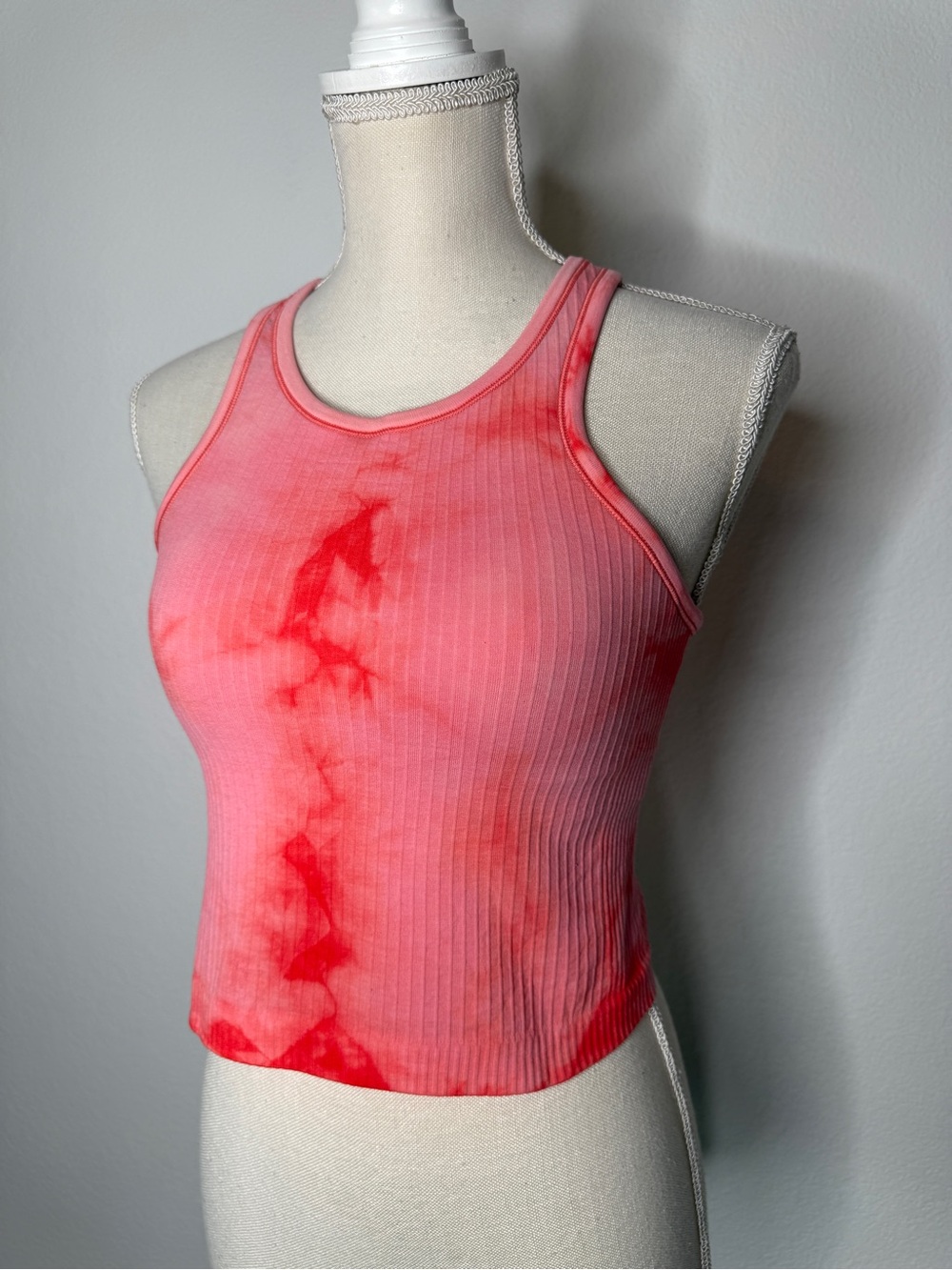 Lululemon Tank Ebb to Street Crop Marble Dye Raspberry Cream Size 4 - Picture 2 of 10